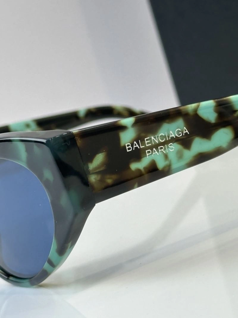 Balenciaga Sunglasses Versatile 277029