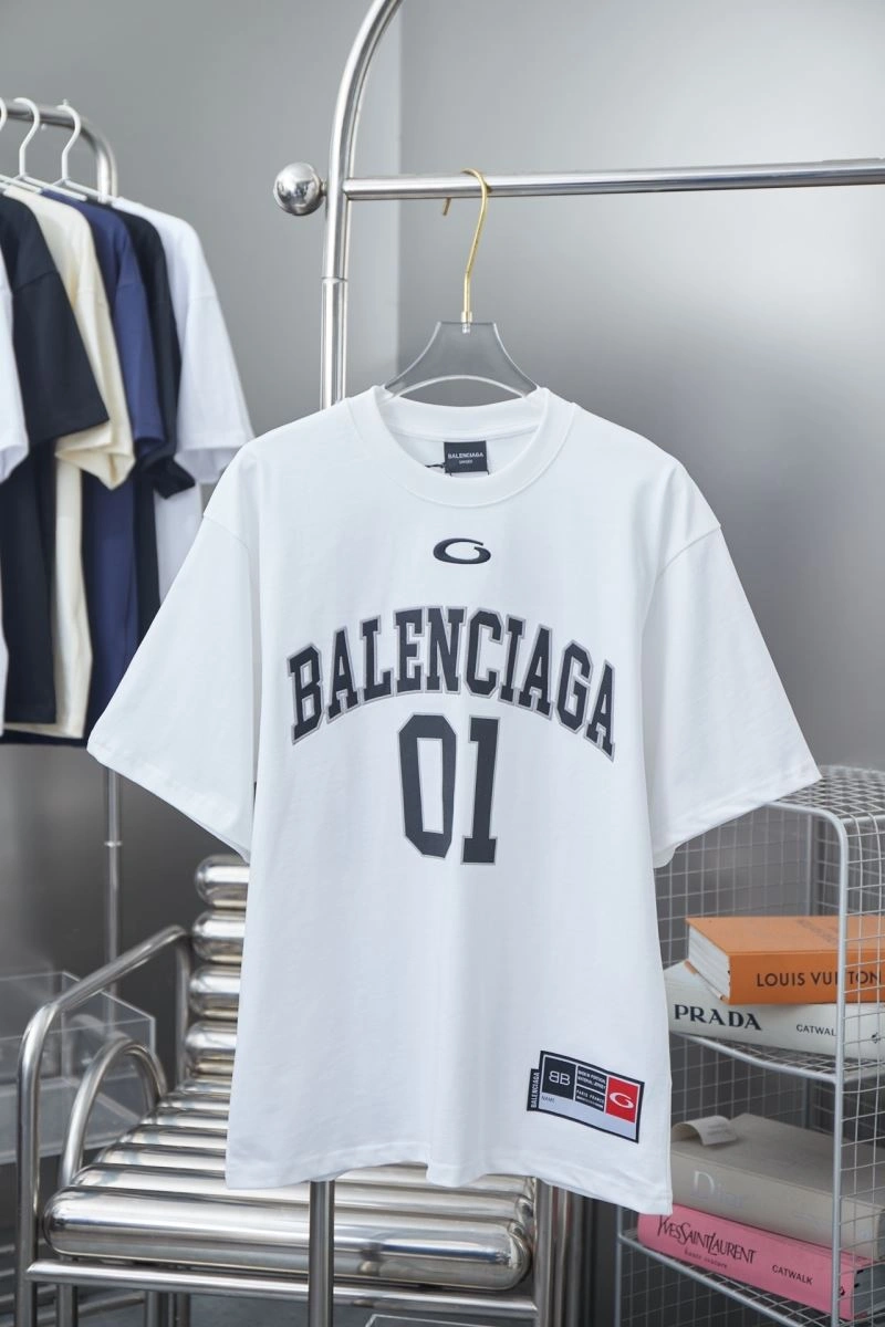 Elegant Balenciaga T-Shirts 98579