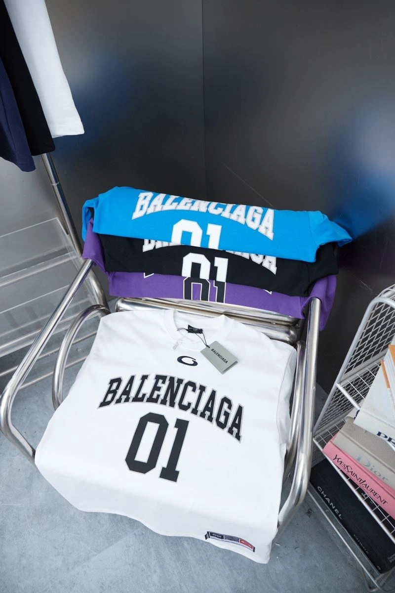 Elegant Balenciaga T-Shirts 98579