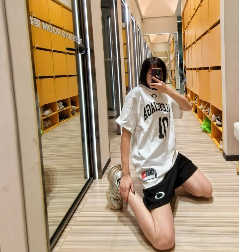 Elegant Balenciaga T-Shirts 98579