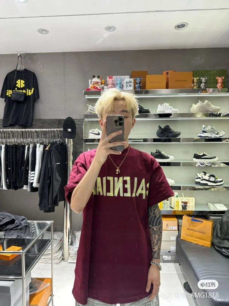 Sleek Balenciaga T-Shirts 98574