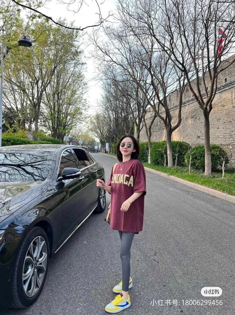 Sleek Balenciaga T-Shirts 98574