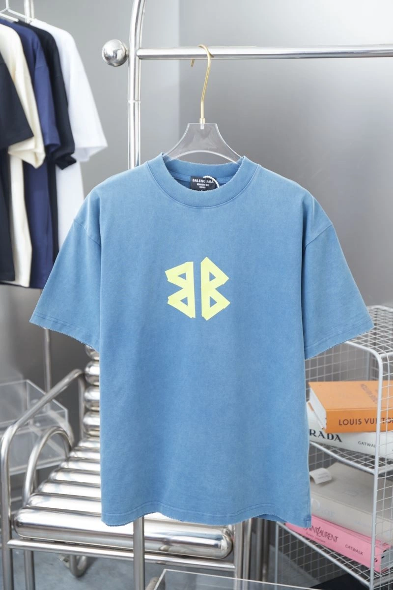 Seasonal Balenciaga T-Shirts 98557