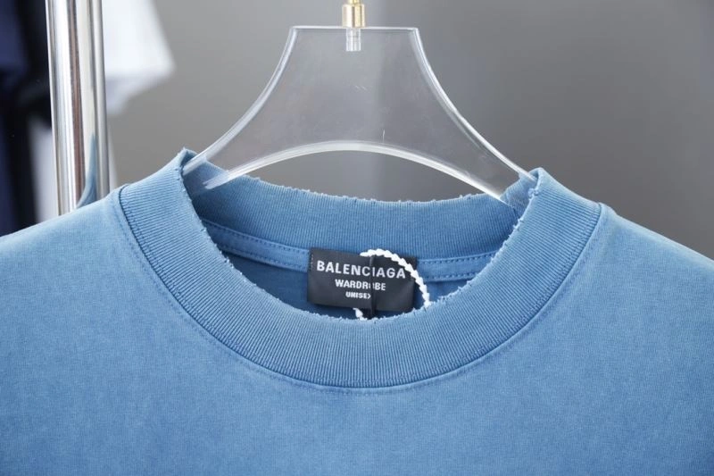 Seasonal Balenciaga T-Shirts 98557