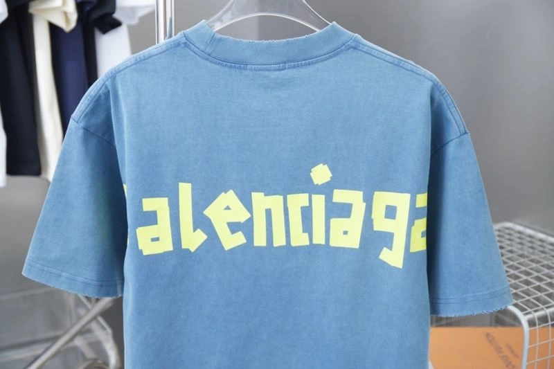 Seasonal Balenciaga T-Shirts 98557