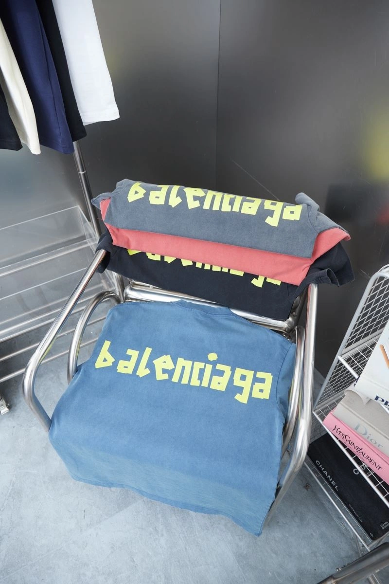 Seasonal Balenciaga T-Shirts 98557