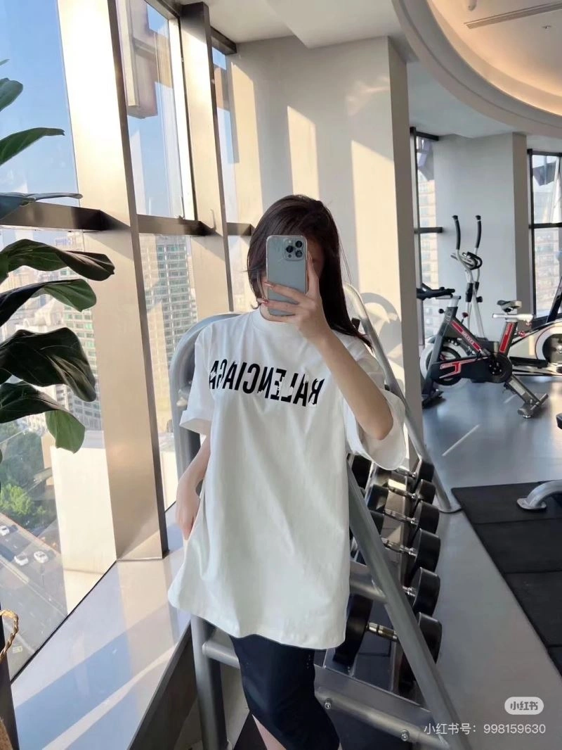Balenciaga T-Shirts Versatile 98550