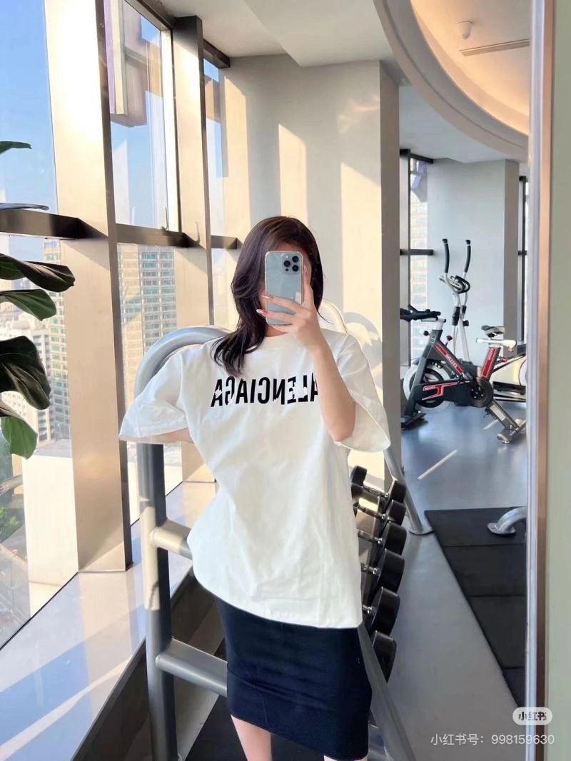 Balenciaga T-Shirts Versatile 98550