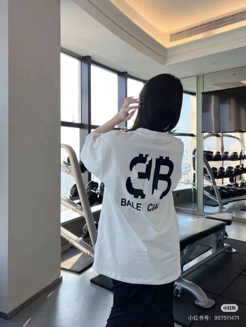 Balenciaga T-Shirts Versatile 98550