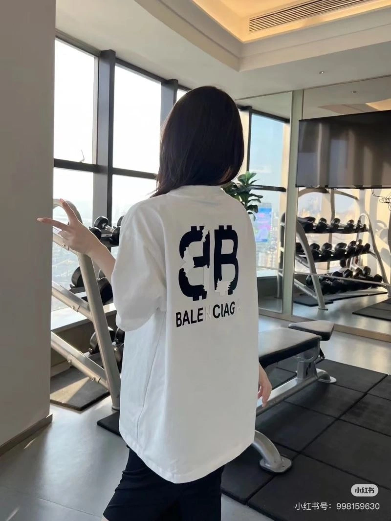 Balenciaga T-Shirts Versatile 98550