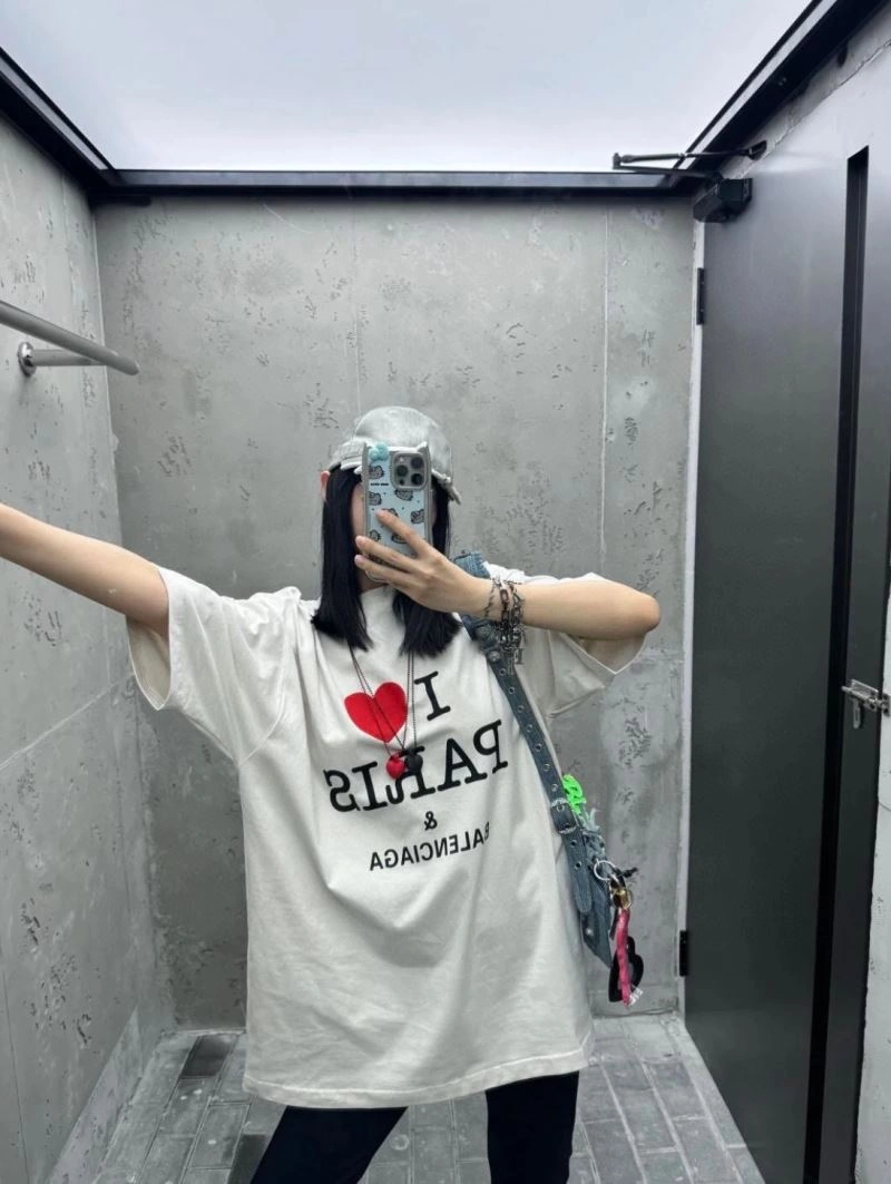 Functional Balenciaga T-Shirts 98537