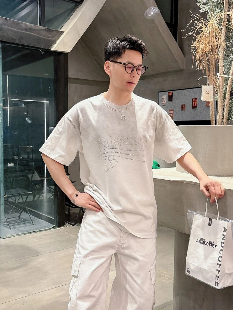 Flexible Balenciaga T-Shirts 98493