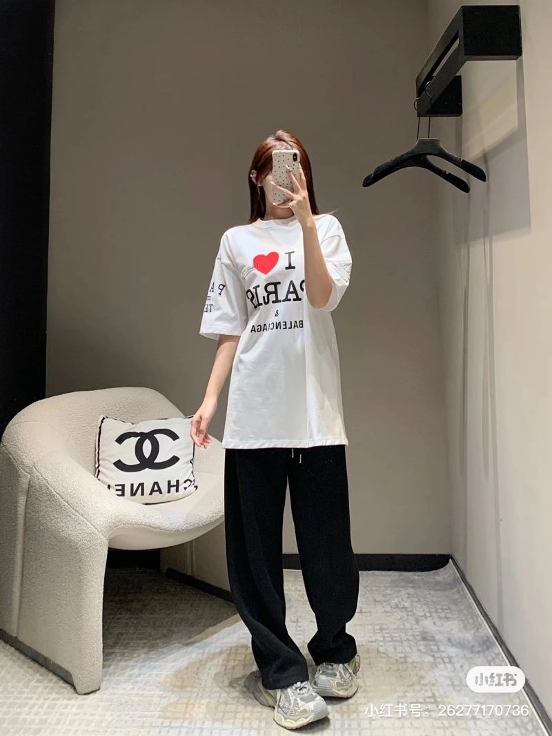 Seasonal Balenciaga T-Shirts 98469