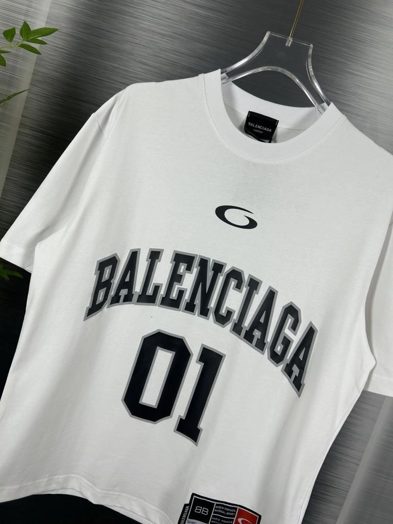 Seasonal Balenciaga T-Shirts 98478