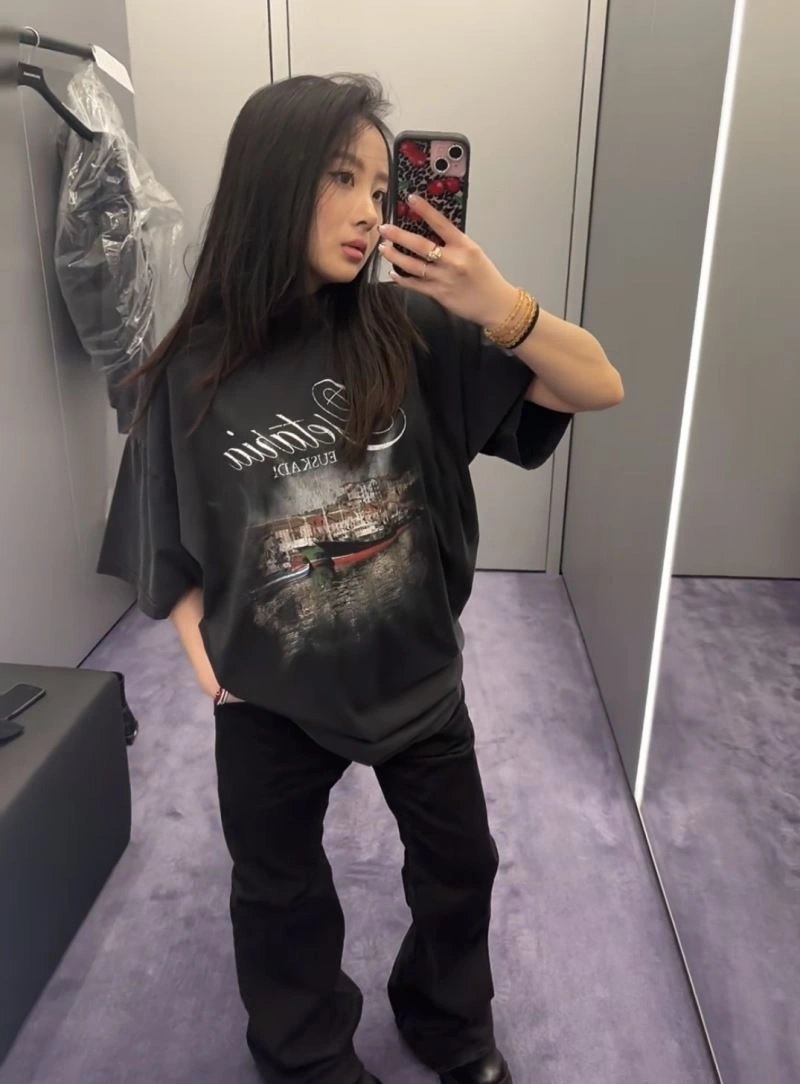 Balenciaga T-Shirts Stylish 98404