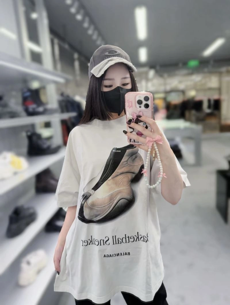 Unisex Balenciaga T-Shirts 98360