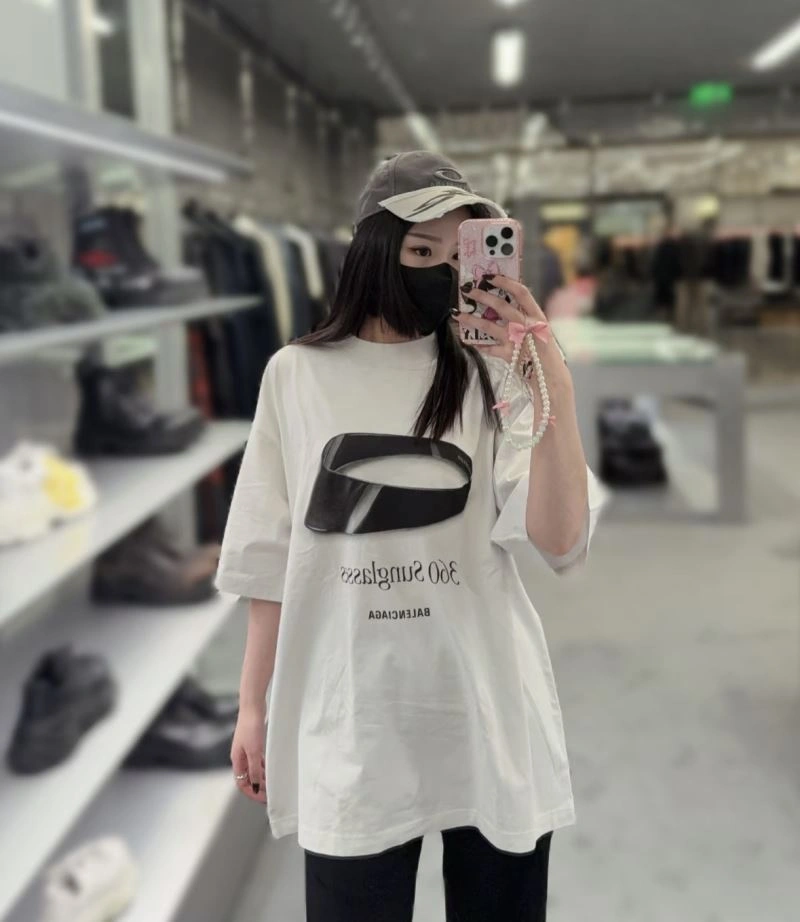 Unisex Balenciaga T-Shirts 98360