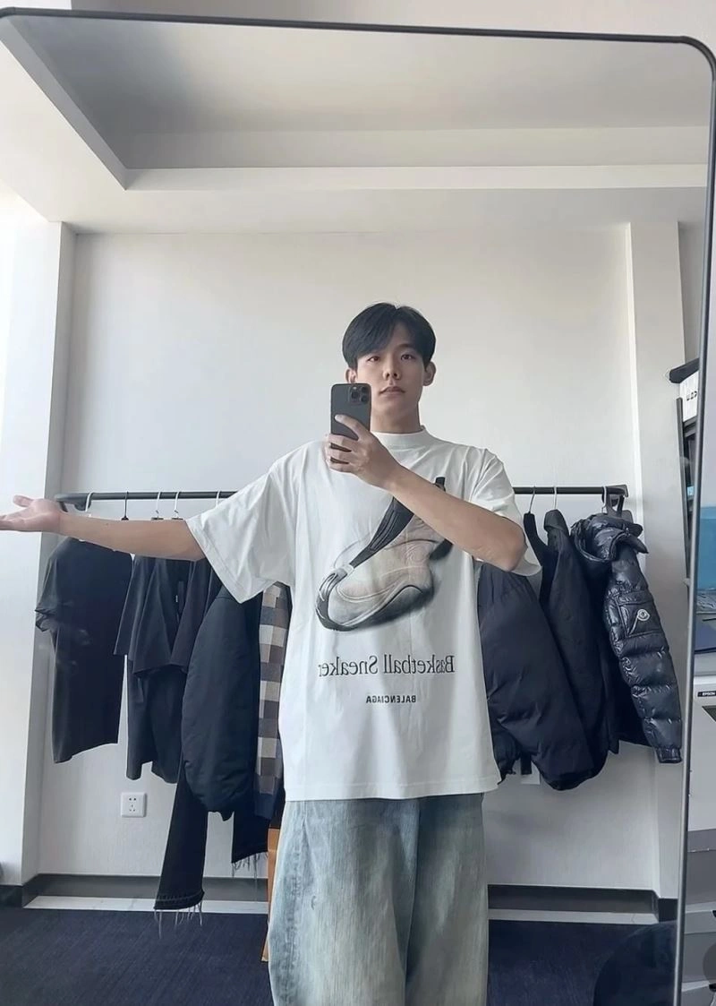 Unisex Balenciaga T-Shirts 98360