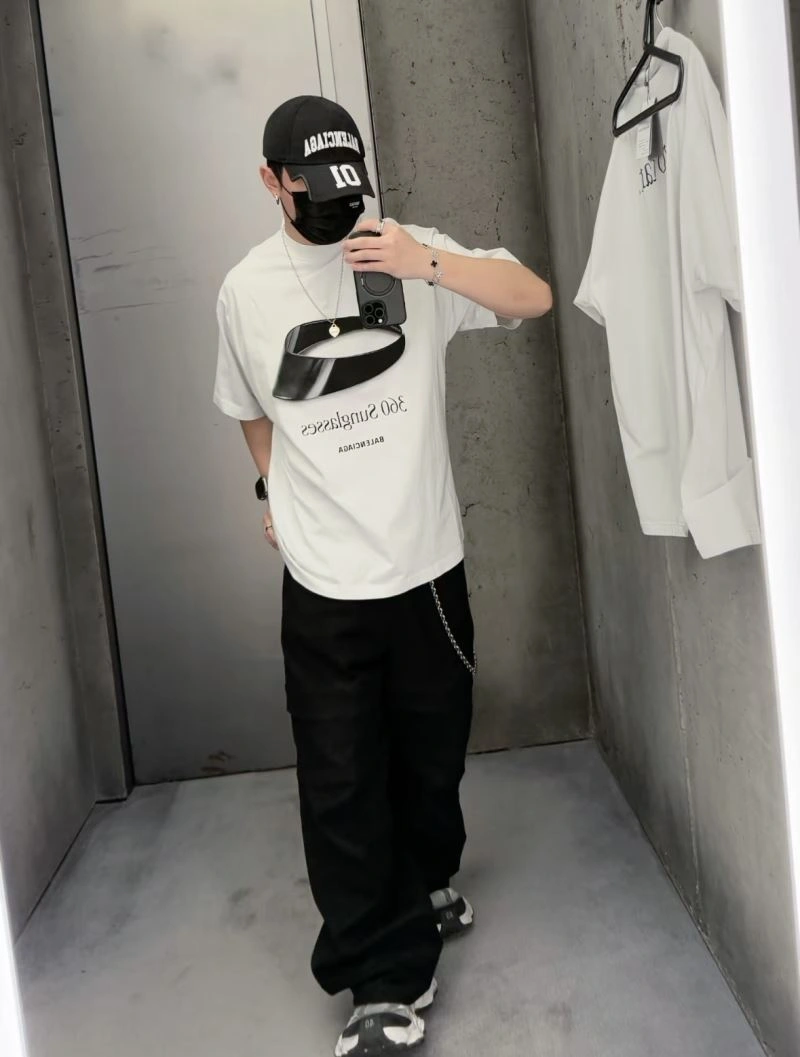 Unisex Balenciaga T-Shirts 98360