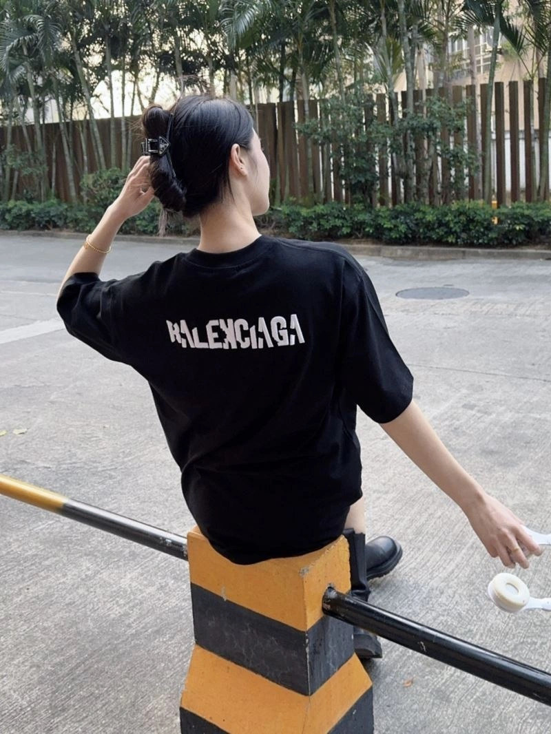 Elegant Balenciaga T-Shirts 98270