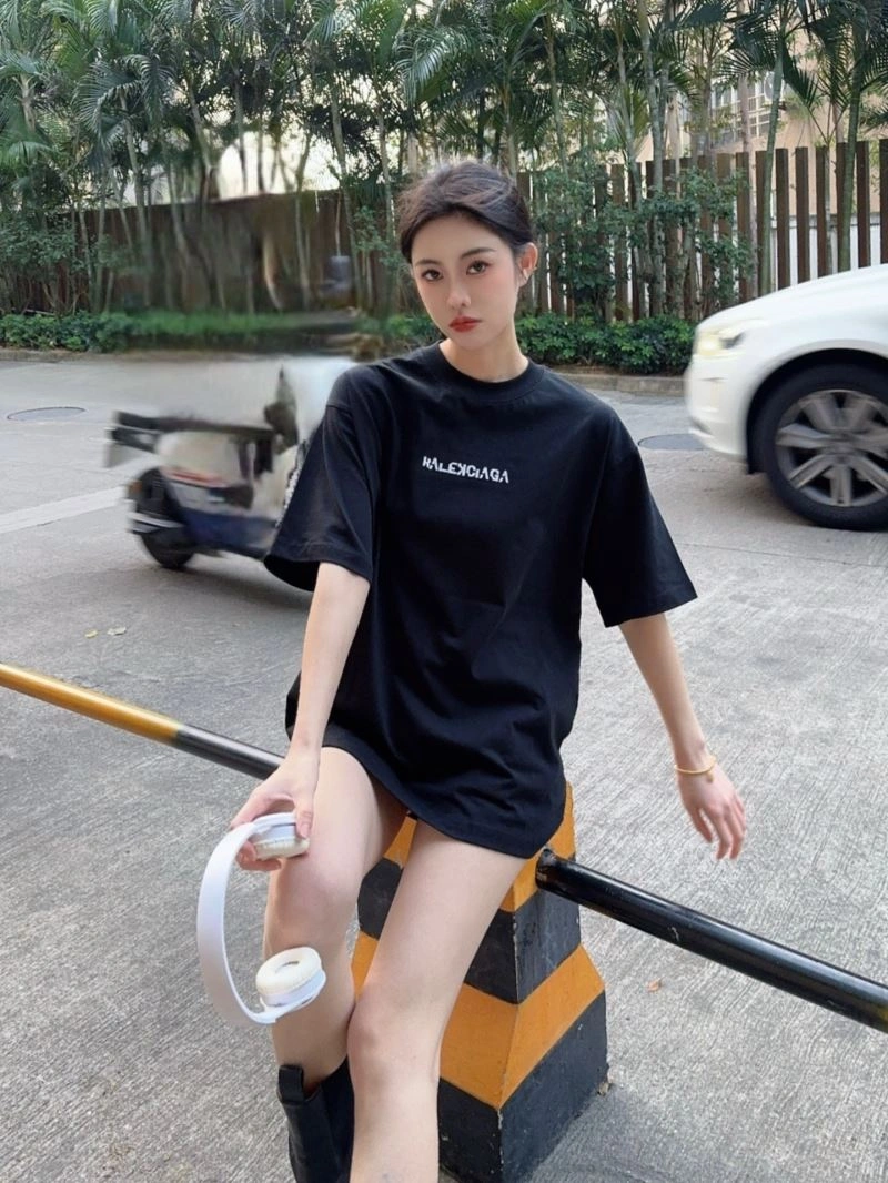Elegant Balenciaga T-Shirts 98270