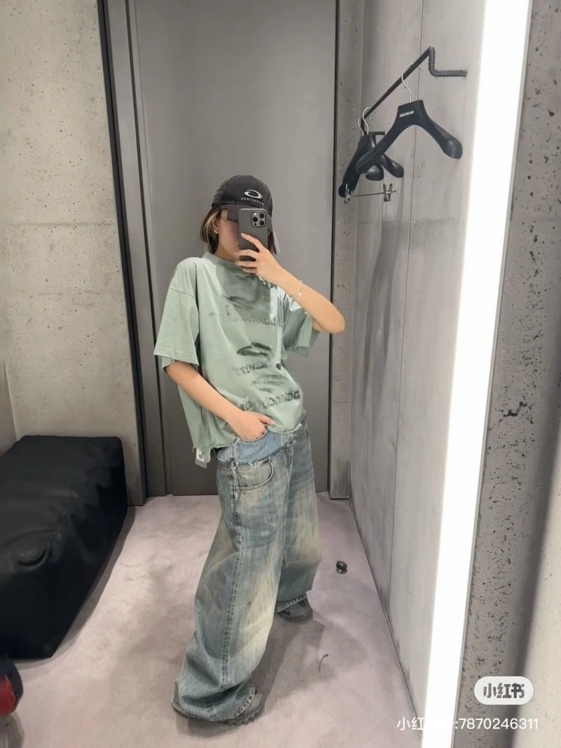 Sleek Balenciaga T-Shirts 98281