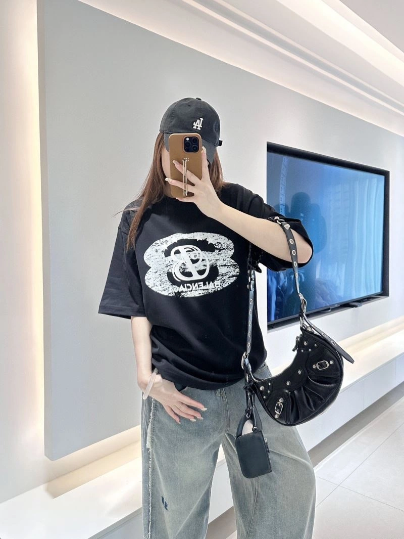 Sleek Balenciaga T-Shirts 98067