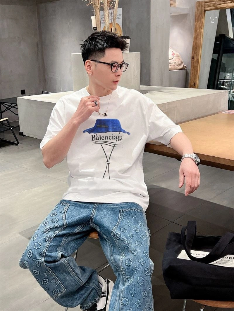 Sophisticated Balenciaga T-Shirts 98030