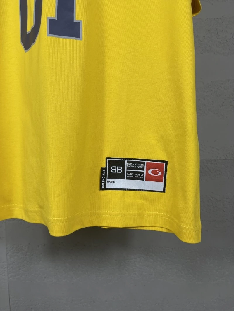 Balenciaga T-Shirts Versatile 96390