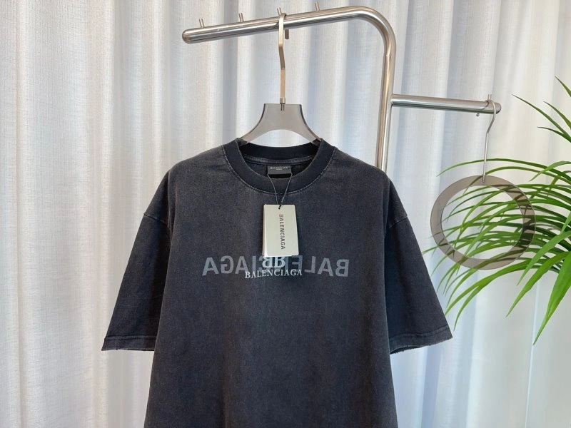 Balenciaga T-Shirts Sleek 96455