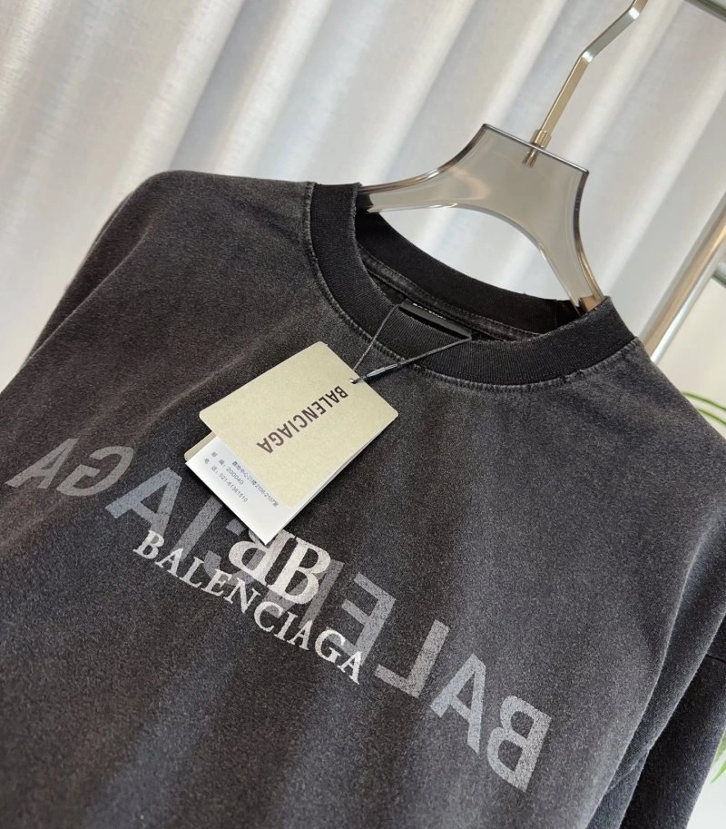 Balenciaga T-Shirts Sleek 96455