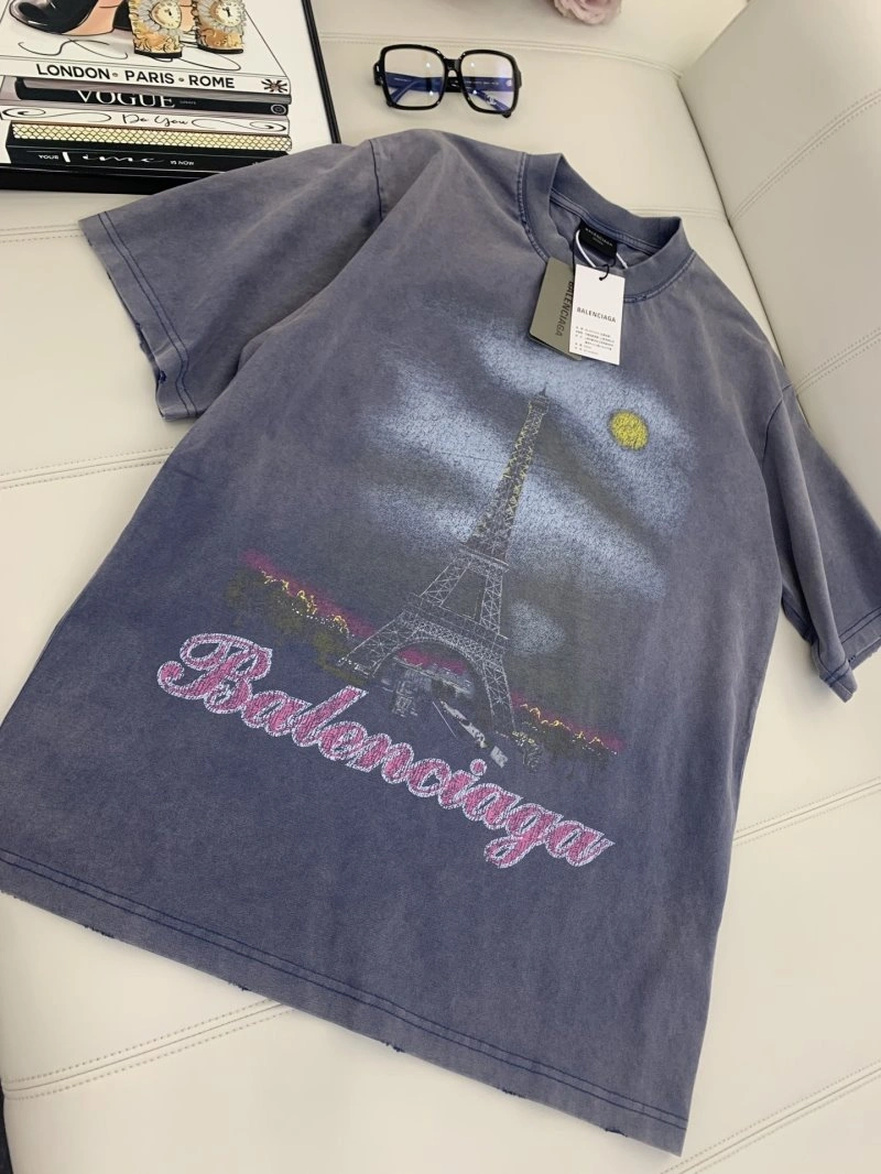 Unisex Balenciaga T-Shirts 96303