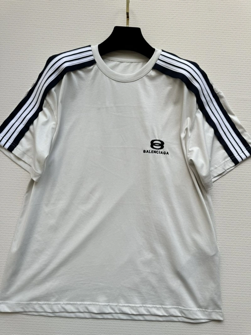 Balenciaga T-Shirts TimelessDesign 96301