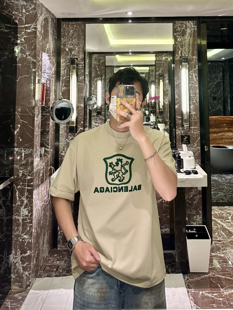 Sophisticated Balenciaga T-Shirts 97558