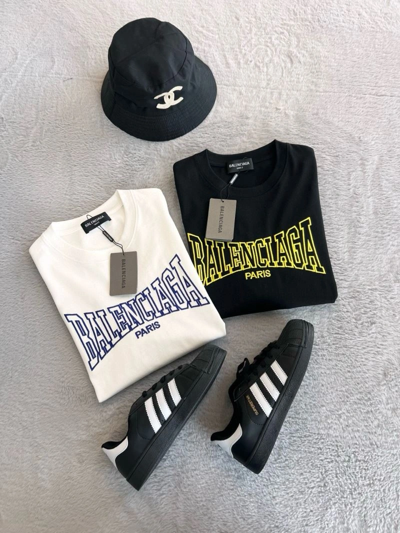 Effortless Balenciaga T-Shirts 97475