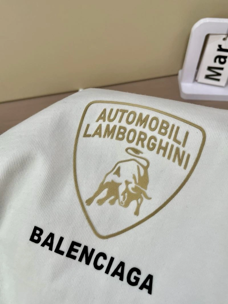 Effortless Balenciaga T-Shirts 97482