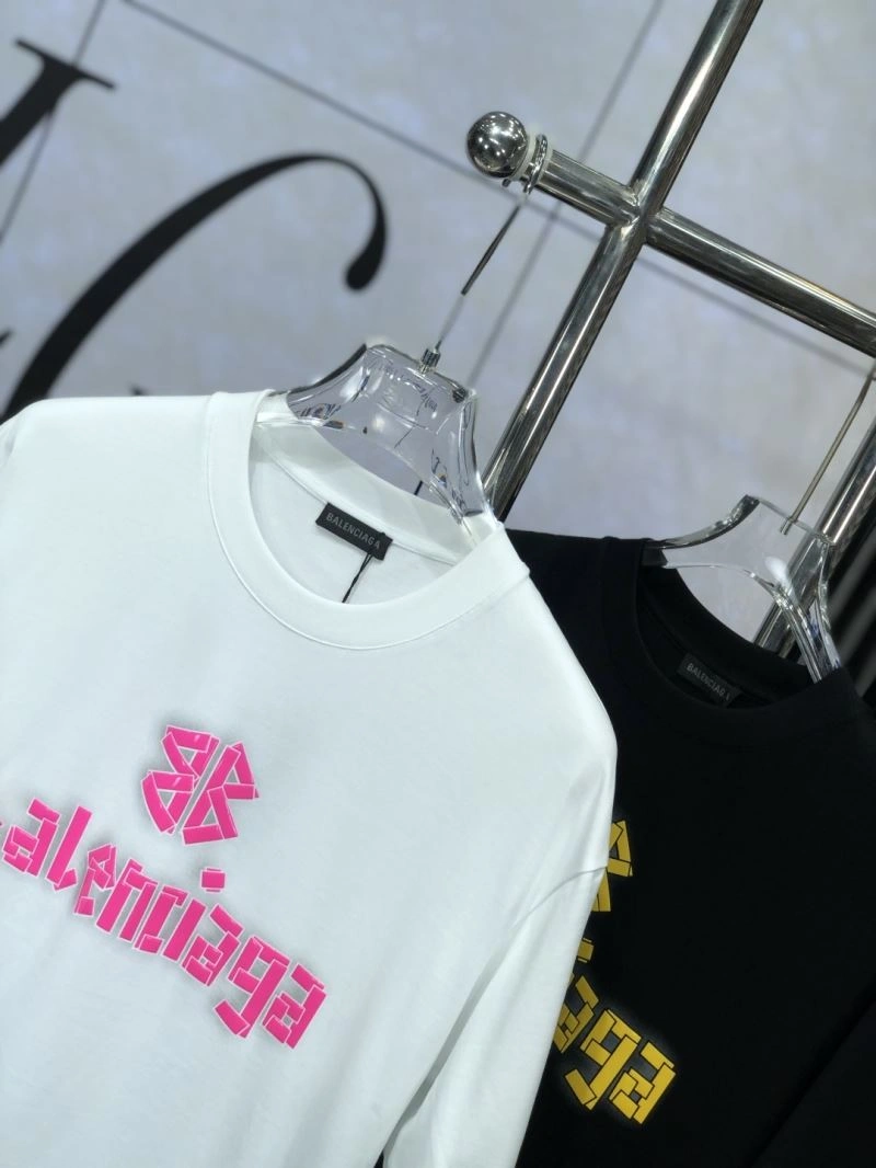 Versatile Balenciaga T-Shirts 97144