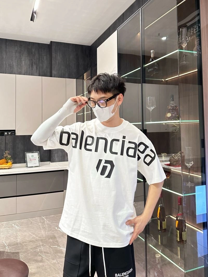 Sporty Balenciaga T-Shirts 96993