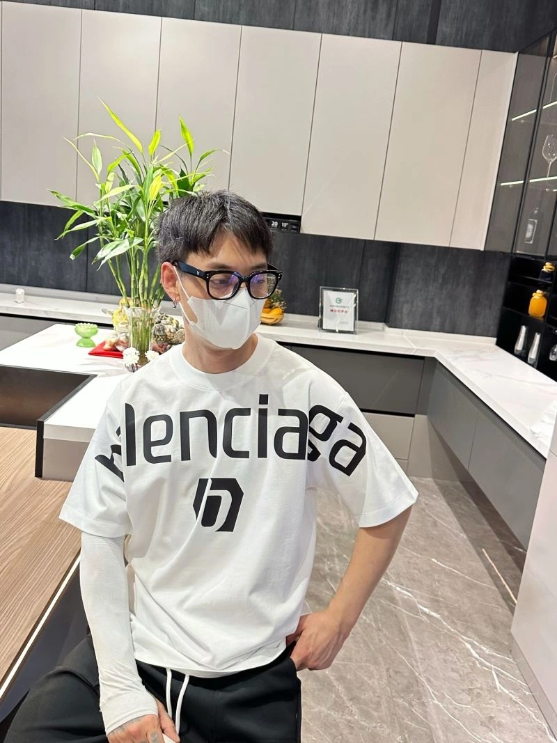Sporty Balenciaga T-Shirts 96993