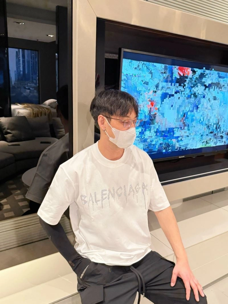 Balenciaga T-Shirts TimelessDesign 96978