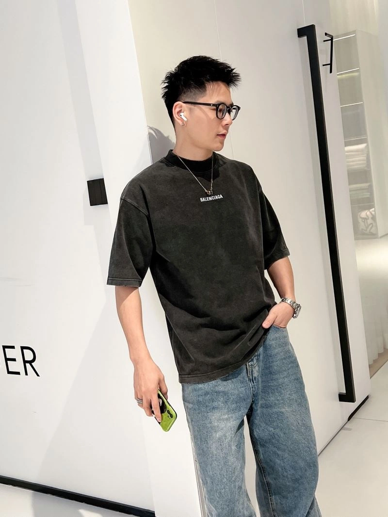 Elegant Balenciaga T-Shirts 96955