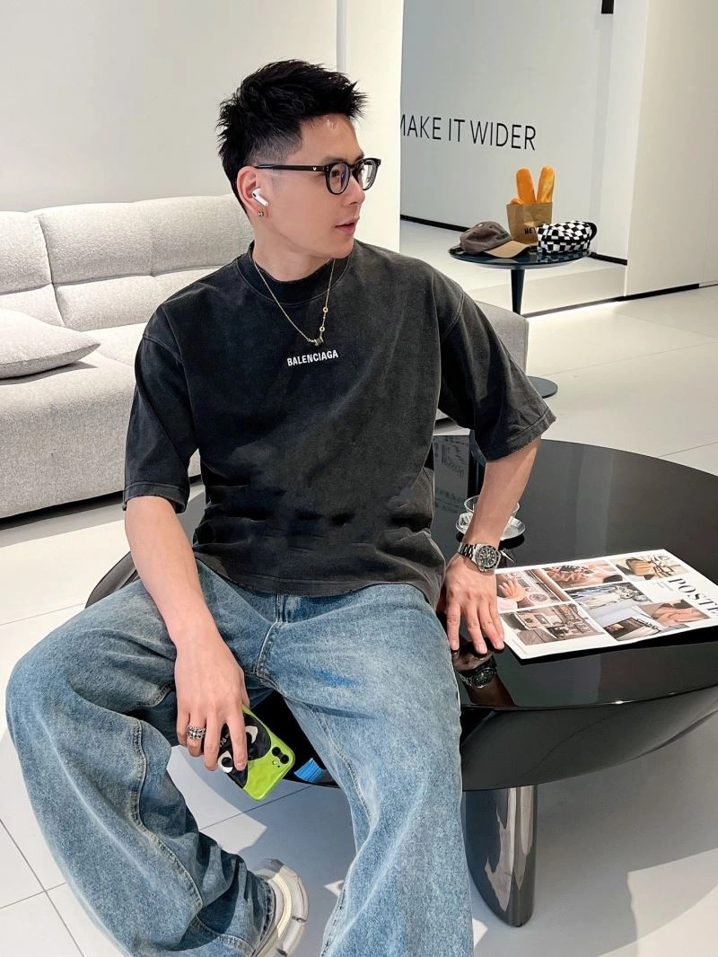 Elegant Balenciaga T-Shirts 96955