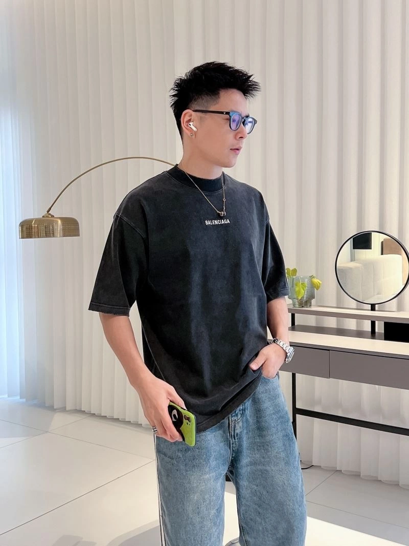 Elegant Balenciaga T-Shirts 96955