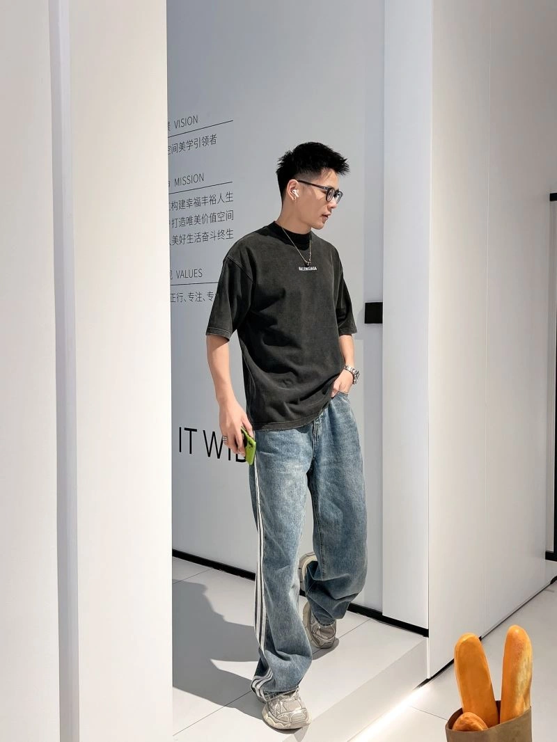 Elegant Balenciaga T-Shirts 96955