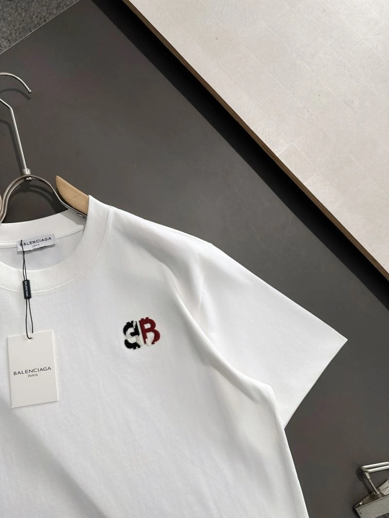 Versatile Balenciaga T-Shirts 96717
