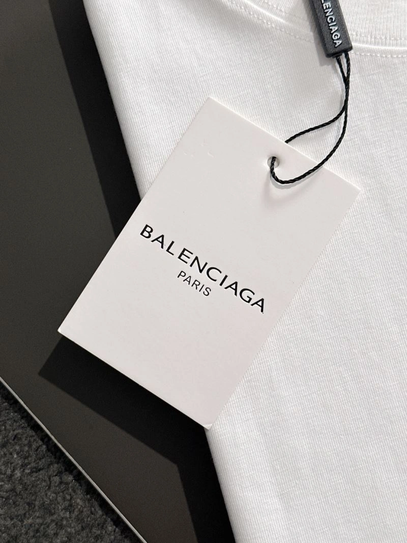 Versatile Balenciaga T-Shirts 96717