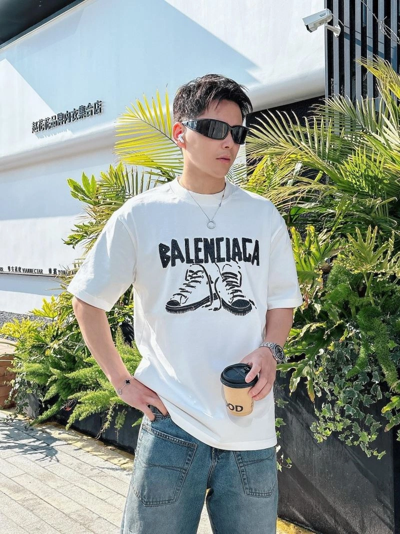Resilient Balenciaga T-Shirts 96774