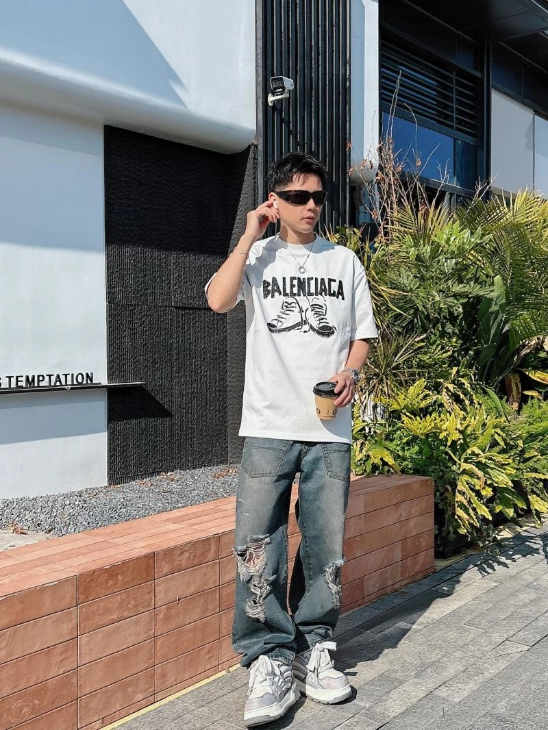 Resilient Balenciaga T-Shirts 96774