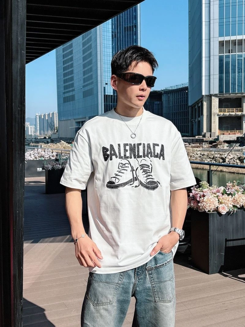 Resilient Balenciaga T-Shirts 96774