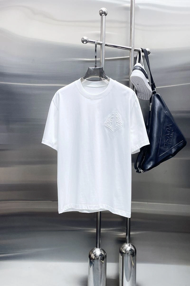 Versatile Balenciaga T-Shirts 96639